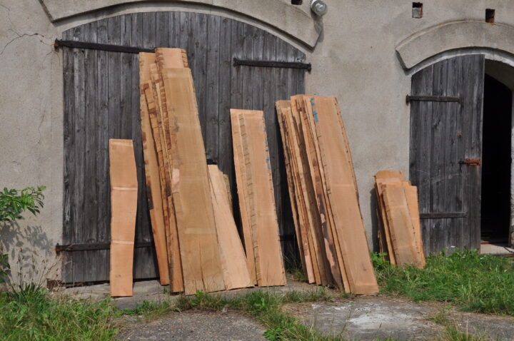 Zuschneiden und Hobeln von Holz Zuschneiden und Hobeln von Holz